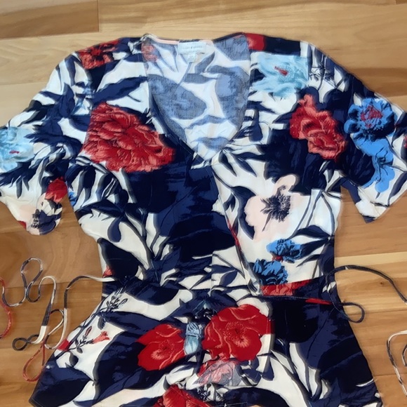 Lucky Brand Amelia wrap top size small NWOT - Picture 5 of 10